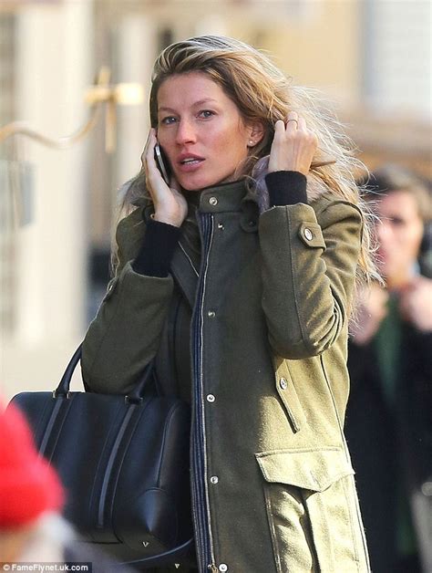 Gisele Bundchen Goes Make Up Free In New York City Daily Mail Online