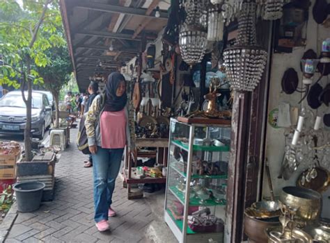 Mencari Harta Karun Di Pasar Barang Antik Jalan Surabaya Jakarta Jalan Jalan Kenai