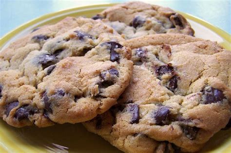 Pastikan semua bahan disaluti tepung gandum. Biskut Coklat Chip | Recipe | Cookies recipes chocolate ...