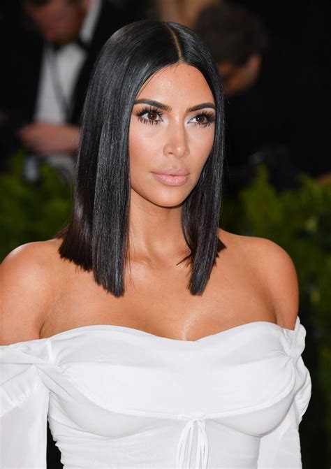 Penteados De Kim Kardashian Testando Produtos Cosmeticos