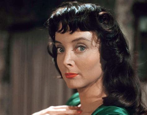 Chilling Facts About Carolyn Jones Hollywoods Macabre Icon