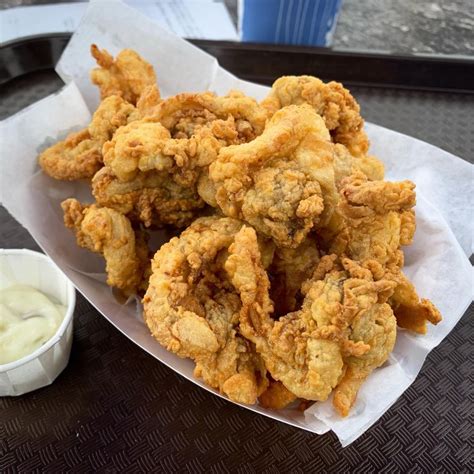 Whole Belly Fried Clams From Tonys In Wollaston Beach Quincy Ma Oc