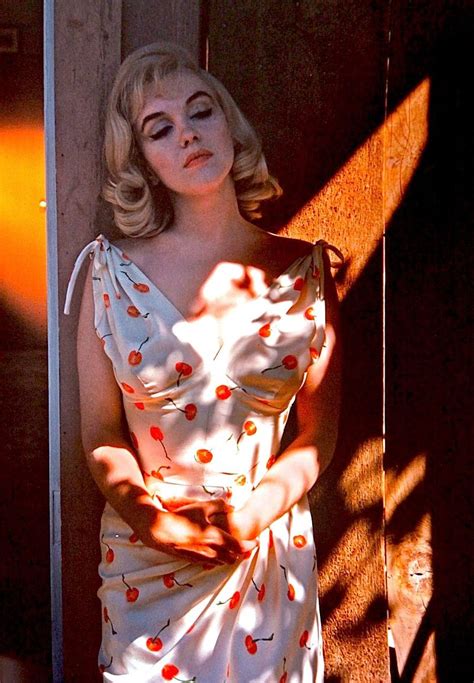 Marilyn Monroe on the set of The Misfits 1960 마릴린 먼로 포즈 배우