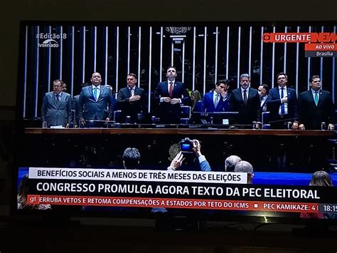 Com Presen A De Bolsonaro Congresso Promulga Emenda Que Permite Pacote