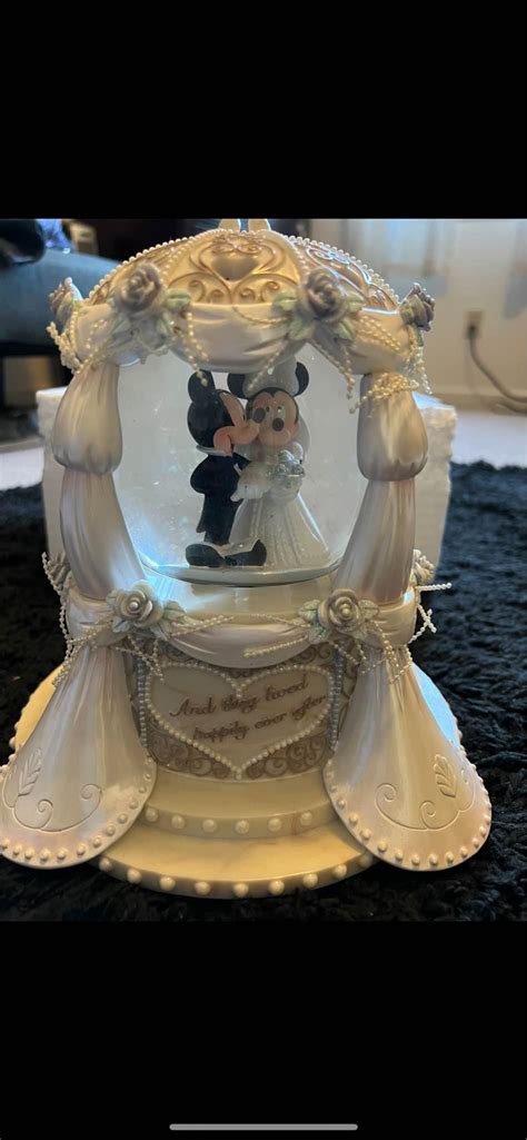 Disney Mickey And Minnie Wedding Snow Globe Snow Globes Facebook
