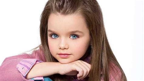 Menina Russa De Seis Anos De Idade é Considerada A Criança Mais Bonita