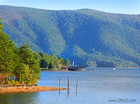 In addition to plenty of vacation homes, there are two large supermarkets and numerous banks, restaurants. FREE SMITH MOUNTAIN LAKE WALLPAPER