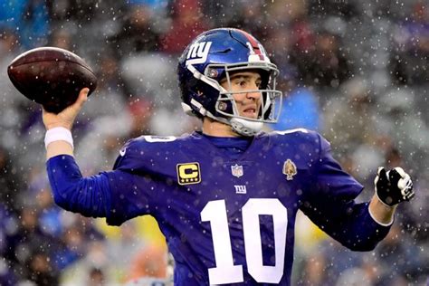 Eli Manning Begins Competition With Daniel Jones By Throwing Multiple