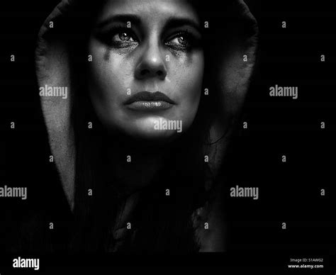 Retrato En Blanco Y Negro De Mujer Llorando Fotografía De Stock Alamy