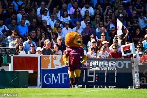 Mascotte Olympique Photos And Premium High Res Pictures Getty Images