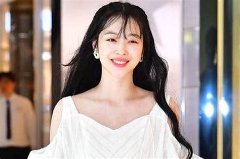Cyber Bullied K Pop Star Sulli Found Dead At Her Home Abs Cbn News