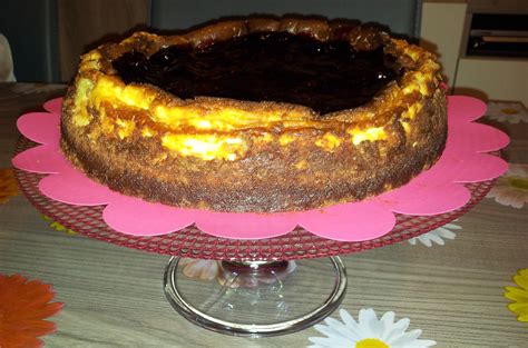 Come fare in modo facile, veloce e senza cottura una squisita cheesecake ai frutti di bosco. Cheesecake ai frutti di bosco | Le solite ricette