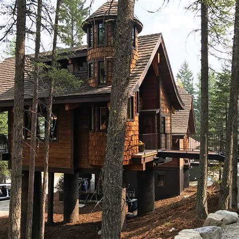 Featuring a reddish brown color that complements a variety of home designs, these cedar wood shingles offer durability and an appealing look. Faux Cedar Shake Siding: 7 Design Ideas to Consider | CeDUR