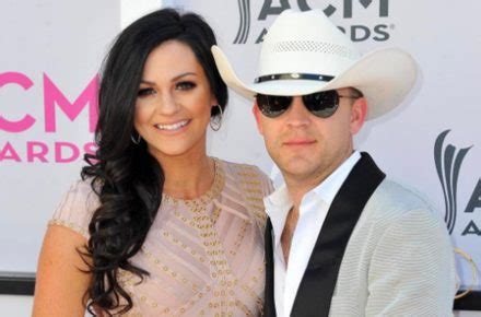 Justin Moore Wife Kate Celebrate Th Wedding Anniversary