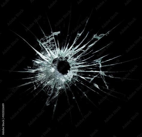 broken glass texture isolated realistic cracked glass effect concept element foto de stock
