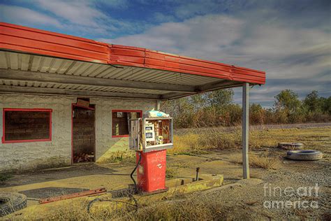 Abandoned Country Gas Station Photograph By Larry Braun