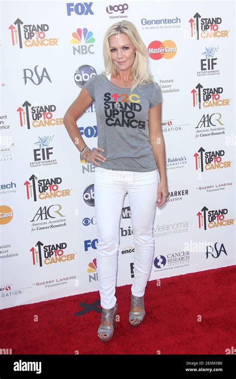 Jennie Garth Arriving At The Stand Up To Cancer Benefit Held At The