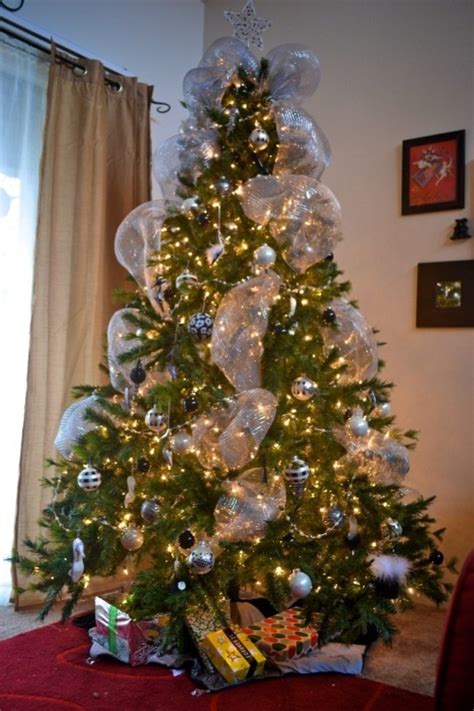 30 Amazing Christmas Tree Decorations Ideas With Mesh Magment