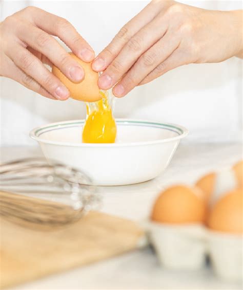 Whats The Best Way To Crack An Egg Fresh Eggs Daily With Lisa Steele