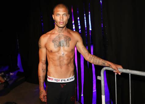 Hot Felon Jeremy Meeks And His Shirtless Bod Are On The Runway Again Shirtless Chris Evans