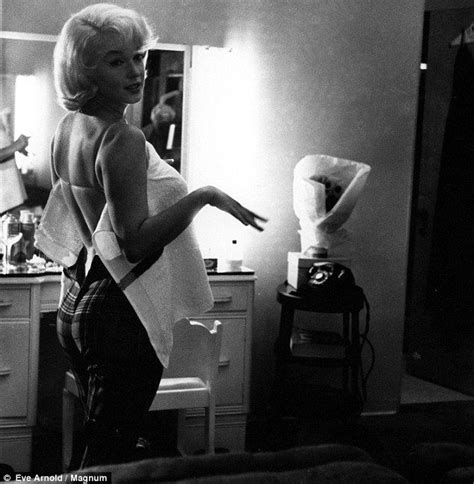 portrait of a misfit rare pictures of marilyn monroe show more relaxed side to glamorous star