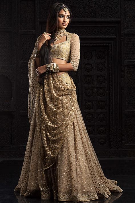 Simple indian dresses is for those who like indian dresses.we sell sarees , kurthis and dress materials at reasonable. How To Rock The Modern Bride Look - FashionPro