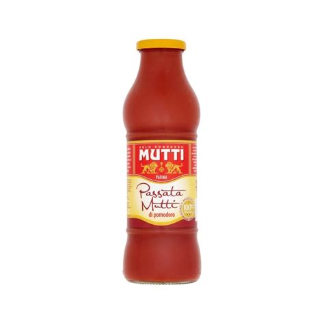 Mutti comato puree is made from the reddest, ripest tomatoes, harvested at their peak in the summer and processed immediately with care and skill to obtain a smooth, creamy. Passata do dań włoskich.