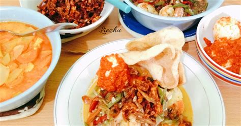 Resep komplit lontong sayur betawi sebenarnya menyertakan semur tahu kentang tapi menurut saya terlalu lama kalau mau bikin semua dan kebanyakan untuk keluarga saya. Resep Lontong sayur Medan oleh Lie zhu - Cookpad