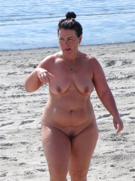 Naked Chubby Brunette Walks On The Beach Pics Xhamster