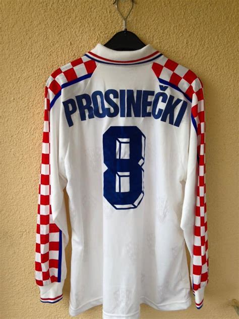 Newell's old boys was born on november 3, 1903 in rosario, santa fe, argentina. Croatia Away football shirt 1996 - 1998.