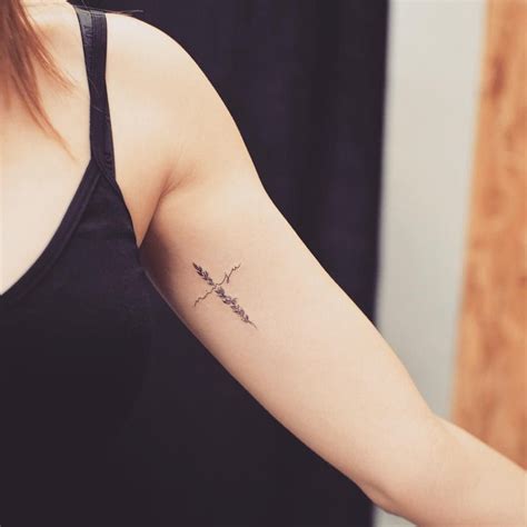 23 Meaningful Small Tattoos For Women With Meaning Background