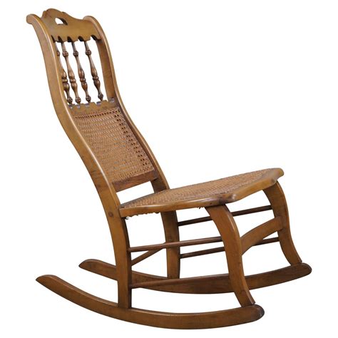 A Shaker Maple Rocking Chair With Shawl Bar At 1stdibs Shaker Rocking