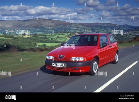 Alfa Romeo 145 Hi Res Stock Photography And Images Alamy