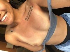 Caren Delicia De Ninfeta Morena Tatuada Tirou Fotos Picantes Exibindo Seu Corpo Nu E Acabou