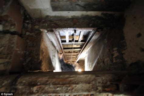 Cerita yang diberikan dari film secret in bed with my boss adalah tentang perjuangan izzy pucelle bekerja di sebuah perusahaan. Second underground lair discovered belonging to Mafia boss ...