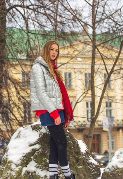 Young Ukranian Girl Models Standing At Park Of Lviv Ukraine Banque Dimages Et Photos Libres De