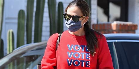 Jennifer Garner Reminds Everyone To Vote With Her Red White And Blue