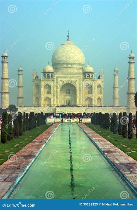Taj Mahal Famous Mausoleum In India Stock Image Image Of Mausoleum