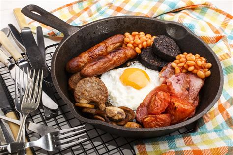 Watch How To Make A Traditional Full Irish Breakfast