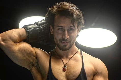 Watch Tiger Shroff Flaunts His Perfectly Toned Muscles In New Video