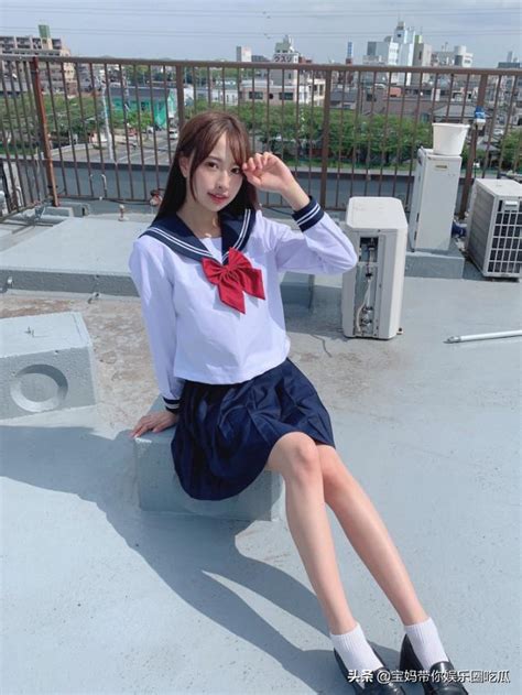 Japanese Girl With Beautiful Legs Longer Than The Equator Relying On