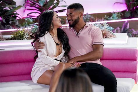 Johnny Asks Cely To Be His Girlfriend In This Love Island Sneak Peek Love Island Johnny Love