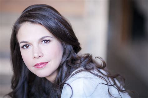 15 Pictures Of Sutton Foster Miran Gallery