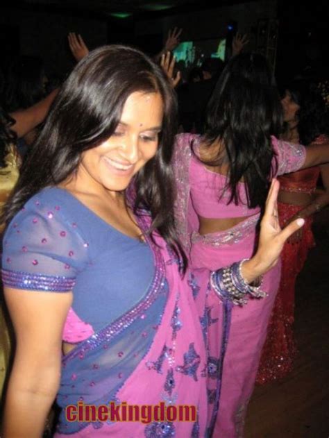 Beautiful Muslim Girls Hot Aunties Boobs Show In Transperant Saree Pictures