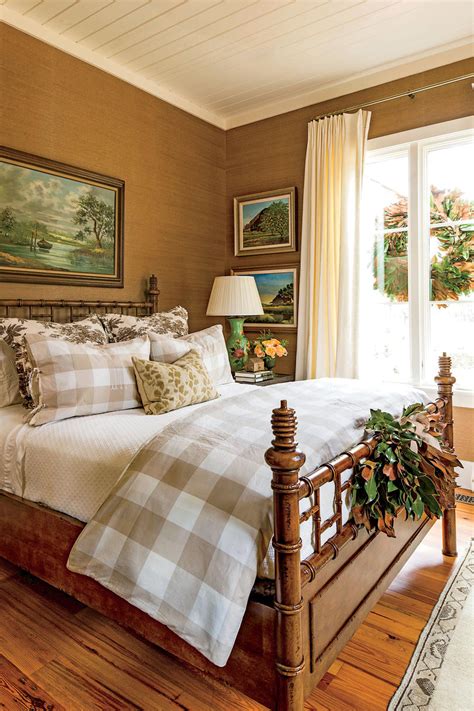 Our cottage bedroom ideas will help create your own personal retreat. This Cottage is 2000 Square Feet of Holiday Cheer ...