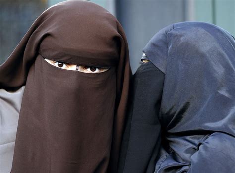 Frances Niqab Ban Violates Human Rights By Leaving Muslim Women