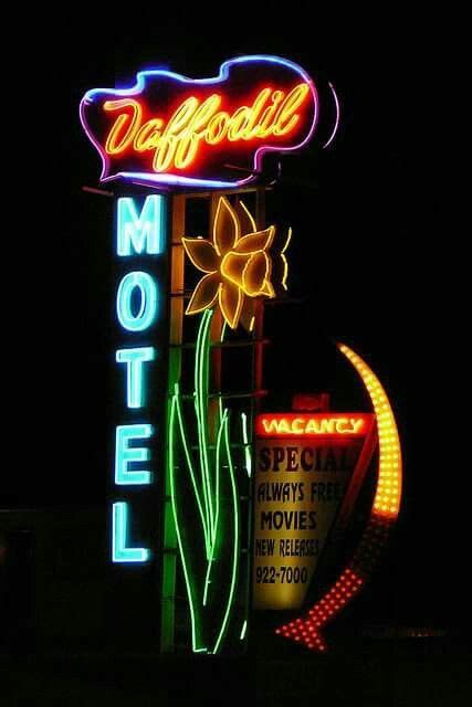 Pin By ヒロ On Old Lit Up Signs Neon Signs Vintage Neon Signs Old Neon Signs