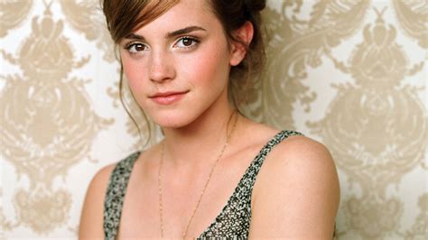 1280x720 Emma Watson Hot Cleavage 720p Wallpaper Hd Celebrities 4k