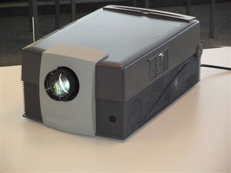 When i press fn + f8, i do get the image to project on the projector screen but then it is no longer on my computer screen. LCD projector - Wikipedia