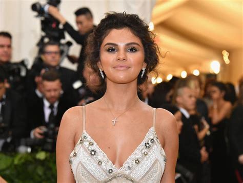 Selena Gomez Responds To The Backlash Shes Received For Her Met Gala Look Nova 969